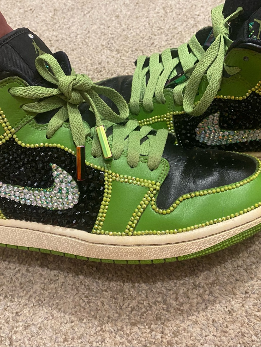 Jordan-1 2022 Altitude’s with metal lace tips.